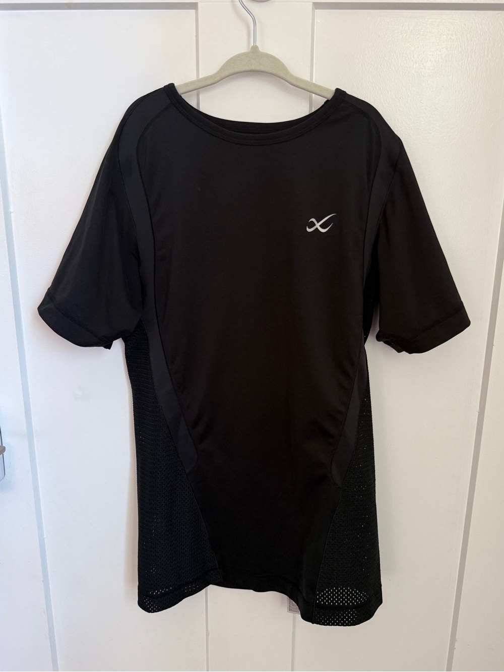 CW-X Short Sleeve Athletic Top Mesh Panels Black Women’s Size Small CWX Tee
